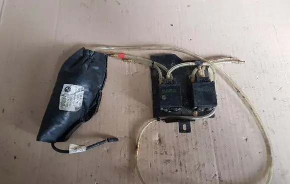 BMW 7 E38 Fan control module 1438062