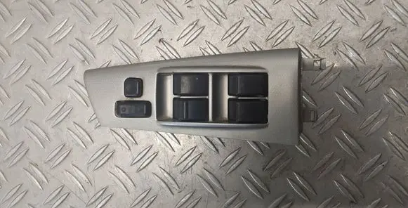 Toyota Corolla E120 E130 Electric window control switch 8482002100