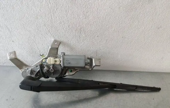 Subaru Legacy Rear window wiper motor 967