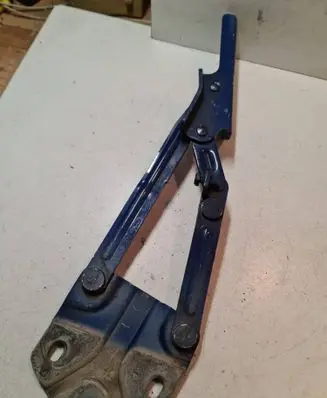 Volkswagen Caddy Engine bonnet/hood hinges 1T0823301