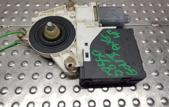 Skoda Octavia Mk2 (1Z) Front door window regulator motor S27698953 1K0959793J