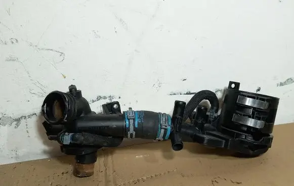 Mercedes-Benz E W212 Thermostat/thermostat housing A6512001215