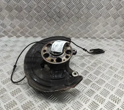 Infiniti Q30 Front wheel hub A2463320200