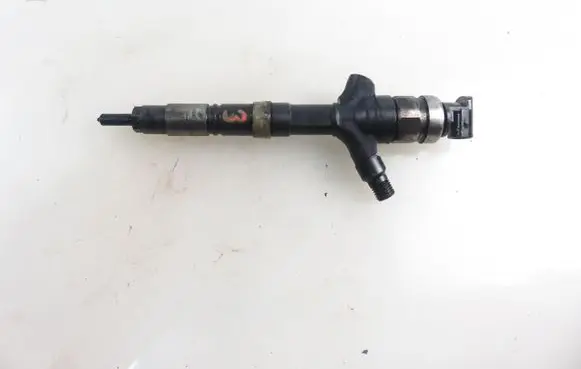 Toyota Avensis T250 Fuel injector 236700G040