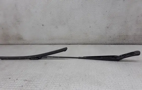 Volkswagen PASSAT B6 Front wiper blade arm 3C1955410B