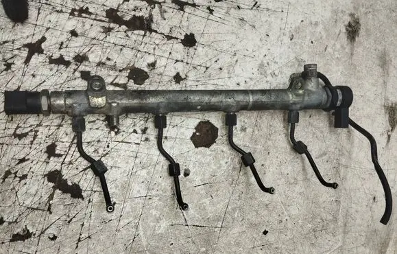 Mercedes-Benz C W203 Fuel main line pipe 0445214073