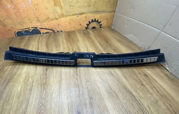 Trunk/boot sill cover protection