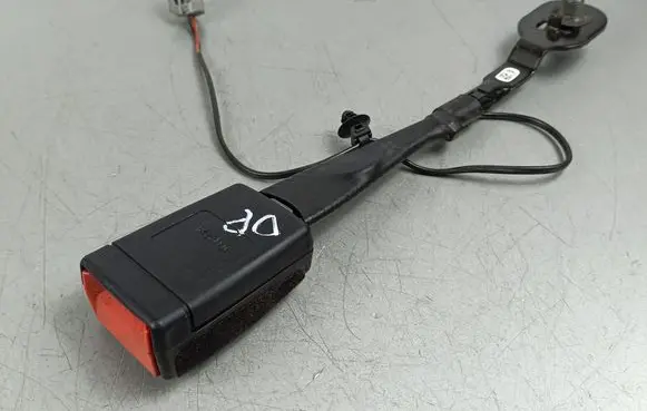 Jeep Grand Cherokee WL Front seatbelt buckle P6KM741X7AA