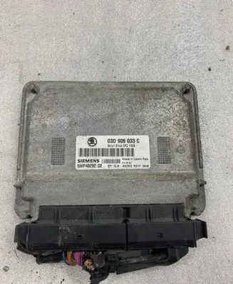 Skoda Fabia Mk2 (5J) Engine control unit/module 03D906033C 5WP4029202