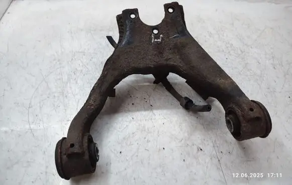 Mitsubishi L200 Front control arm