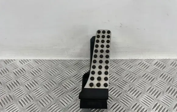 Mercedes-Benz C W205 Accelerator throttle pedal A1673000500
