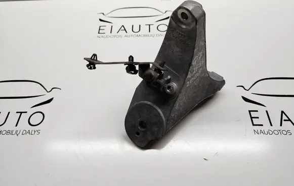 Audi Q7 4L Engine mounting bracket 7L8199308A