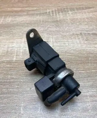Audi A8 S8 D2 4D Turbo solenoid valve 057906628 057906630