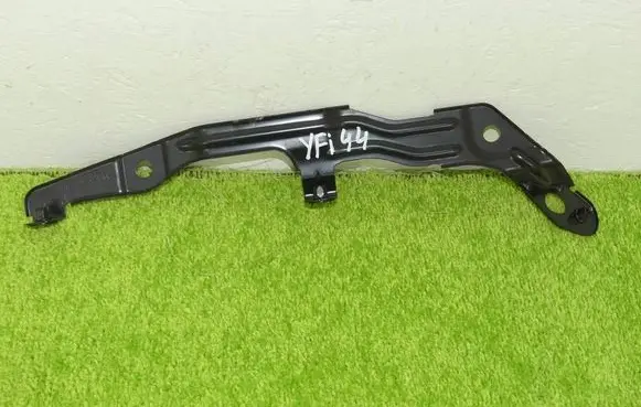 Audi A7 S7 4K8 Fender mounting bracket 4K8821168A