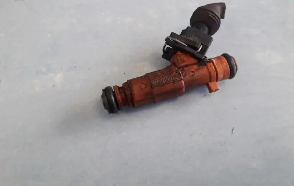 Alfa Romeo 147 Fuel injector 028155769