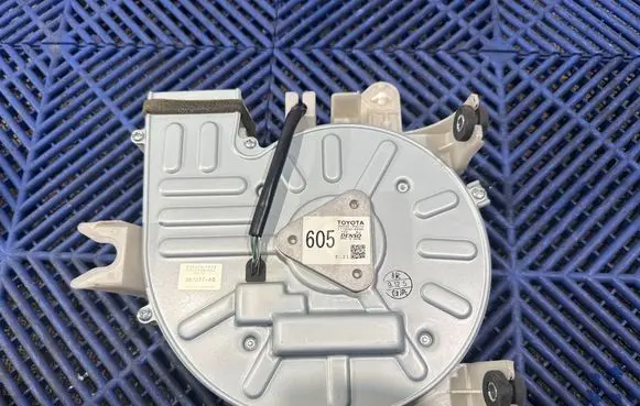 Lexus GS 300 350 430 450H Hybrid/electric vehicle battery fan G923030010 1172006050