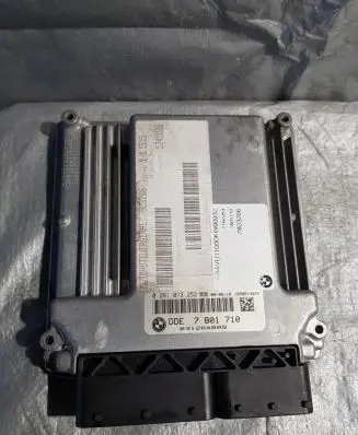 BMW 1 E81 E87 Engine control unit/module 0281013252