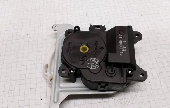 Toyota Corolla E120 E130 Air flap motor/actuator AE0637008610