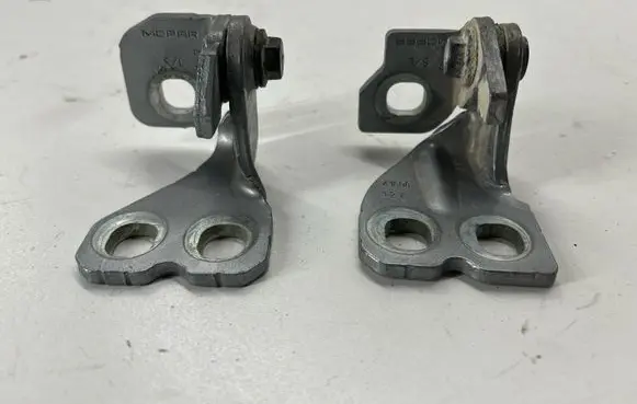 Rear door hinge set