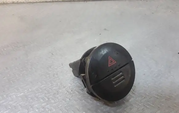 Nissan X-Trail T30 Hazard light switch 06016