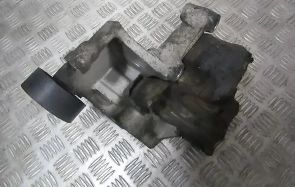 KIA Cerato Engine mounting bracket