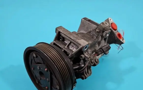 Renault Fluence Air conditioning (A/C) compressor (pump) 8201025121 IMPRK1372363