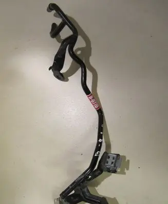 Volkswagen PASSAT B8 Engine coolant pipe/hose 04L121070AB