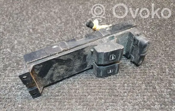 Volkswagen PASSAT B5 Electric window control switch 1J3959857 F005S00004