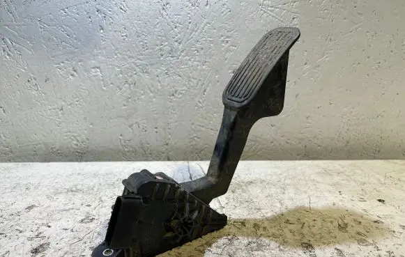 Toyota Land Cruiser (J120) Accelerator throttle pedal 7812060350 0092B3 1988003020