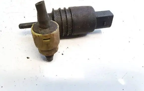 Volkswagen Touran I Windscreen/windshield washer pump