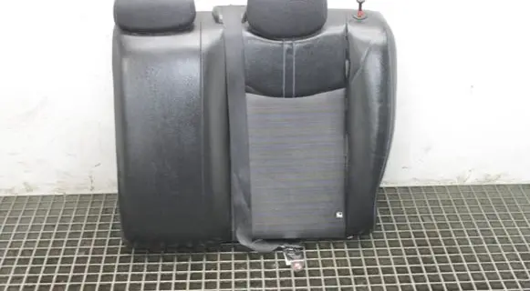 Nissan Leaf II (ZE1) Rear seat 