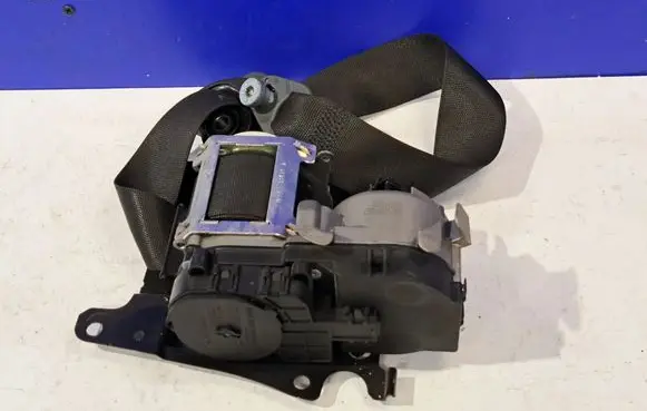 Mercedes-Benz S W220 Front seatbelt A2208600211
