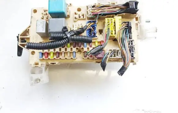 Toyota Corolla Verso AR10 Fuse box set 892210f010 89221-0f010