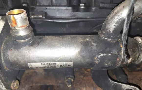Volvo V50 EGR valve cooler 8653691 8802454