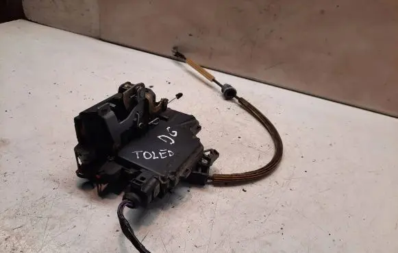 Seat Toledo II (1M) Rear door lock