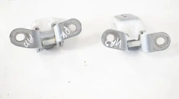 Nissan NP300 Front door upper hinge A046694