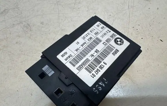 BMW 5 E60 E61 Seat belt warning relay 9130047 000084303 01838C2