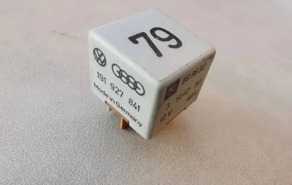 Volkswagen PASSAT B4 Other relay 191927841 899692 3SH090