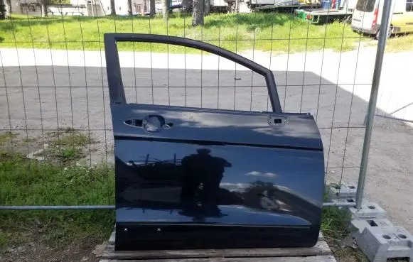 Honda FR-V Front door