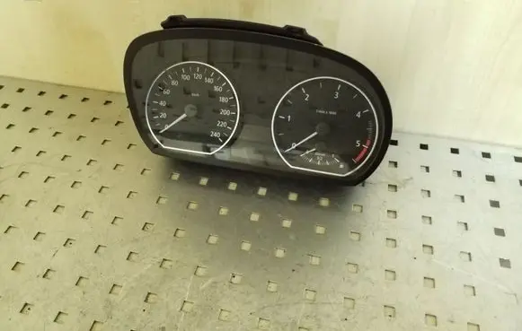 BMW 1 E81 E87 Speedometer (instrument cluster) 102495221