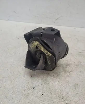 Volkswagen PASSAT B3 Engine mount bracket