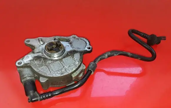 Volkswagen Polo V 6R Vacuum pump 03L145100