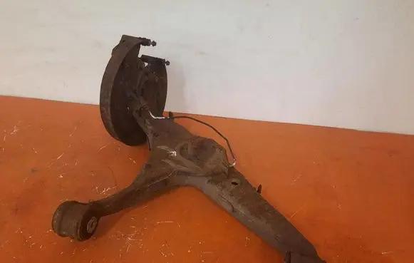 Volkswagen Transporter - Caravelle T4 Front wheel hub spindle knuckle