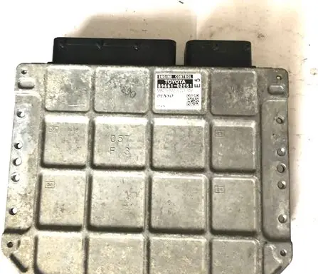 Toyota Auris 150 Engine control unit/module 8966102E51 MB2753000221