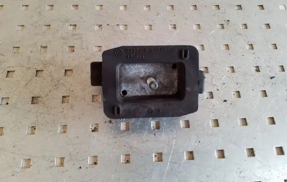 BMW 5 F10 F11 Gearbox mount 6769848