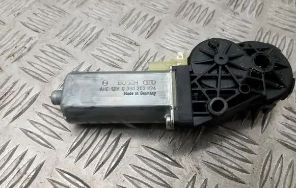 Volkswagen PASSAT B6 Seat adjustment motor 0390203224
