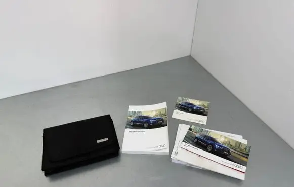 Audi Q7 4M Owners service history hand book 