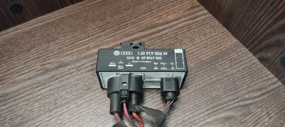 Volkswagen Golf V Coolant fan relay 1J0919506M 898967000