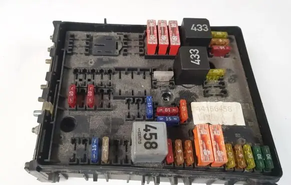 Volkswagen Golf V Fuse box set 1k0937124 0-1534502-1