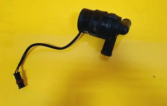Audi A6 S6 C5 4B Electric auxiliary coolant/water pump 70207320